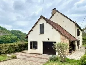 Maison de caractère avec 3 chambres, à 15 km d'Autun Ref # PM5544D 