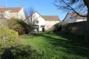 Maison en pierre avec jardin clos et vue sur les vignes Ref # CR5568BS 