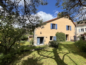 Maison de vacances entre Autun et Beaune, vendue entièrement meublée. Ref # BH5585D 