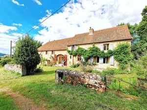 Grand maison de campagne, terrain, piscine et grange, sud bourgogne. Ref # JDP5589S 