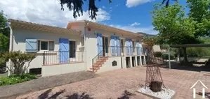 Propriété avec piscine et jolie vue au bord de l’eau Ref # 09-6930 
