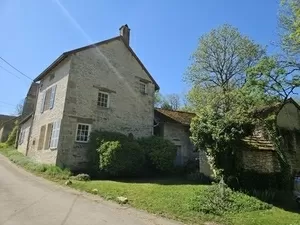 Charmante maison de caractère à la source de la Seine Ref # RT5594P 