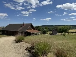 Chalet entièrement en bois avec une vue magnifique Ref # DF5610C 