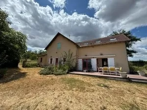Maison de campagne confortablement rénovée avec des vues imprenables Ref # DF5613 