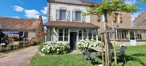 Charmante maison mitoyenne entièrement rénovée Ref # CR5619BS 