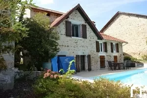 Maison, grange et piscine sur 9.144 m² Ref # Li510 