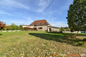 Grange aménagée exceptionnelle avec gîte Ref # Li794 