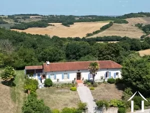 Chartreuse 17e située dans un hameau avec des vues 360° Ref # EL5122 