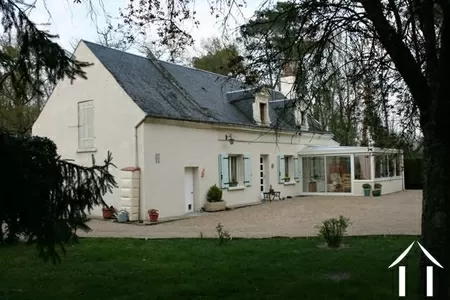 UNE LONGERE RENOVEE D'UN STYLE CLASSIQUE DE LA RÉGION  