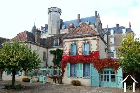 UNE CHARMANTE MAISON DE VILLAGE DATANT DU 18EME SIÈCLE  