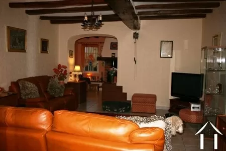 Le salon avec la grande alcove.   