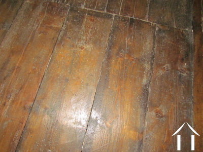 Le plancher en chêne verni