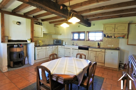 Cuisine amenagée avec coin à manger