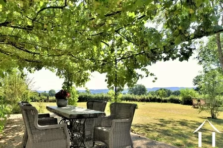 ombre naturelle sur la terrasse