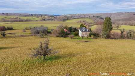 Ensemble charmant, source et presque 4 hectares Ref # Li1027 