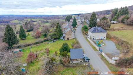 Dorpswoning met schuur en 2300 m² Ref # Li1035 