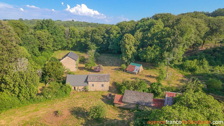 Ancienne ferme, grandes dépendances et plus d’un hectare de terrain  Ref # Li1059 