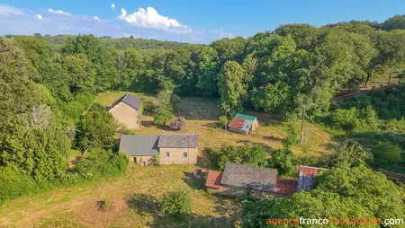 Ancienne ferme, grandes dépendances et plus d’un hectare de terrain  Ref # Li1059 