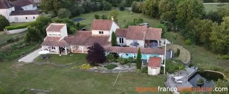 Villa de plain-pied, gîte, piscine et 4,2 ha Ref # Li1068 