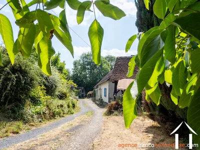Maison avec gite à vendre lubersac, limousin, Li1070 Image - 3