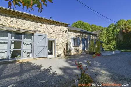 Grange aménagée dans hameau retiré Ref # Li1076 