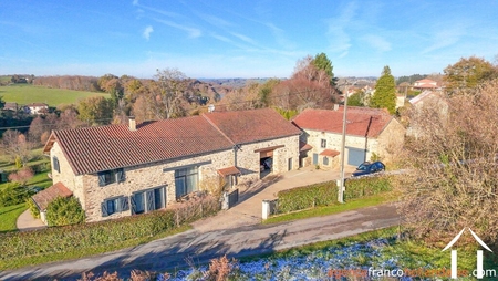 Grange rénovée sur la colline Ref # Li990 