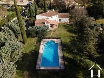 Villa dans un cadre privilégié au Nord de Montpellier

Villa cossue , dans un quartier résidentiel et privilégié où règne un très bon voisinage, à 2 pas du centre historique et pittoresque de Montferrier sur Lez, village vert près de Montpellier. Ref # EG08-0163 