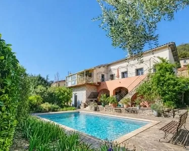Grande vigneronne de caractère avec piscine, studio indépendant et vues en vallée d'Orb

Etonnante et spacieuse maison de village en pierre, avec grand jardin, piscine, gîte et superbes vues, au calme à deux pas de la rivière Orb au cœur du Parc N... Ref # EG09-6981 