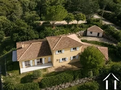 Belle vIlla cossue avec studio et grand terrain sur les hauteurs de Roquebrun

Villa de style méditerranéen, au calme, en lisière de la pittoresque commune de Roquebrun faisant partie du Parc Naturel du Haut Languedoc. Ref # EG09-7010 