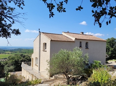 Villa avec VUES DOMINANTES

Jolie villa, en bon  état ,  sur un terrain de 2.746 m², située dans un endroit magnifique et unique à flanc de colline avec vues panoramiques sur une partie du Parc Naturel et Régional du Haut Languedoc et un paysage t... Ref # EG11-2546 