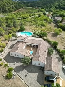 Une hacienda avec une situation privilégiée dans le midi et avec des vues dominantes ! Ref # EG2490 