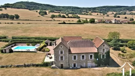 Manoir, gîte, piscine et vue proche Cluny Ref # JP5060S 
