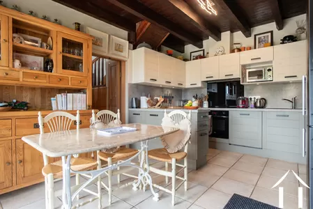 Cuisine entièrement meublée et équipée