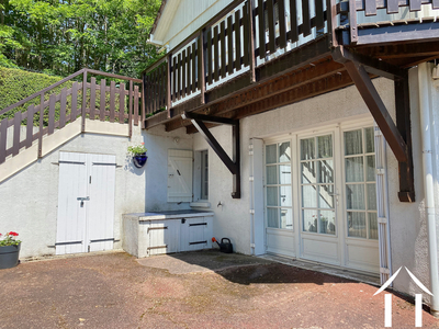 Vers la chambre principale. A g. l'escalier vers l'entrée du chalet (niveau supérieur)