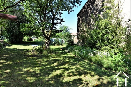 jardin à coté de la maison