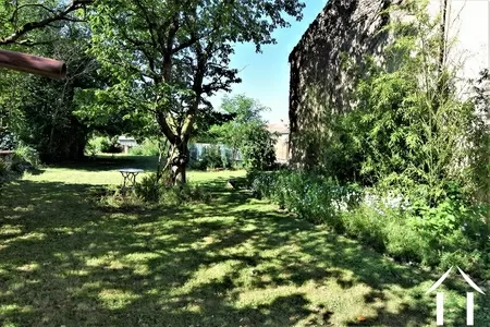 jardin à coté de la maison