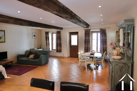 Le salon vu de la cuisine