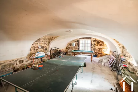 cave, accès à côté de la cuisine