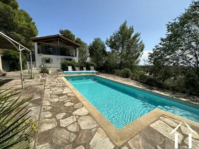 Confort, élégance, piscine, et vues, près des commodités Ref # 11-2474