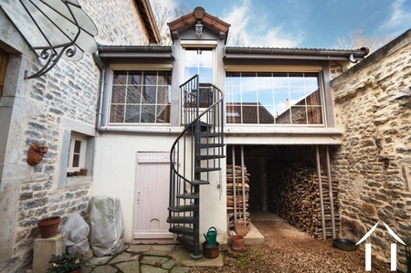 Accès à la chambre 5 depuis la cour