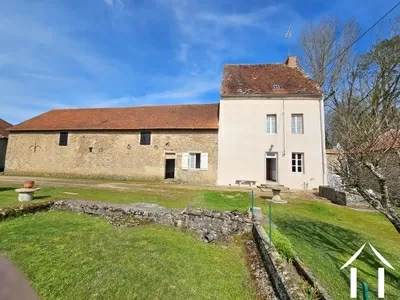 Ferme avec de nombreux bâtiments et 1 ha de terrain Ref # RT5498P