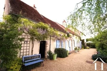 Belle maison avec gîte près de Varzy Ref # LB5507N