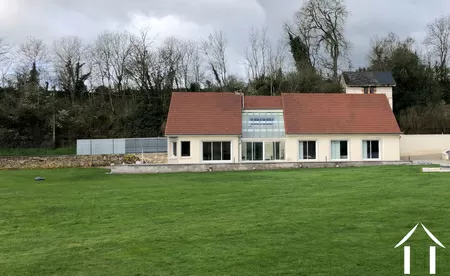Maison d’architecte de plain pied de 2016 avec piscine Ref # CR5604BS