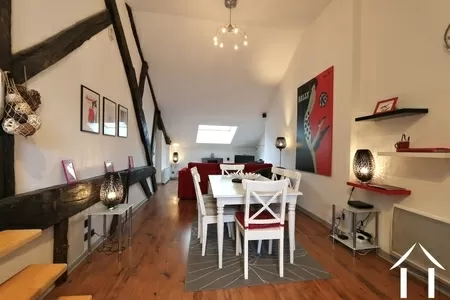 Charmant appartement de 2 chambres au centre de Beaune Ref # CR5569BS