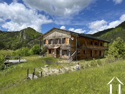 Chalet avec 7 chambres sur un terrain de 7000m2. Ref # BH5579H 