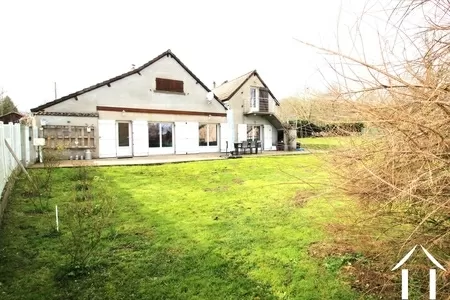 Belle propriété rénovée dans la Puisaye. Ref # LB5578N