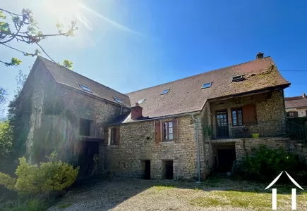 Maison confortable dans un hameau du pays viticole de Bourgogne. Ref # bh5584M