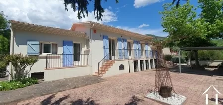 Propriété avec piscine et jolie vue au bord de l’eau Ref # 09-6930