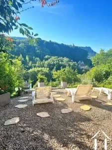 Vue du jardin sur les collines
