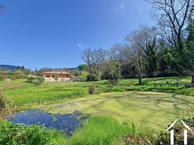 Propriété lumineuse avec piscine chauffée, vues et parc  Ref # 06-702414 
